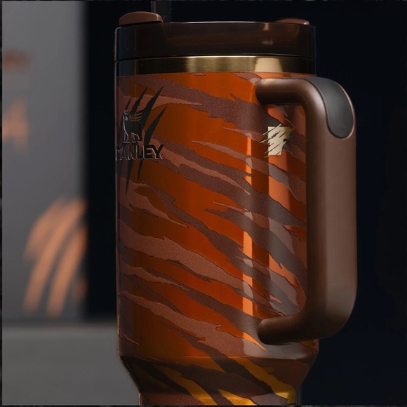 STANLEY x TYLA 40 oz Quencher~ BNIB 🔥🔥🐅🍃😍 ❌SOLD OUT! - Picture 3 of 17